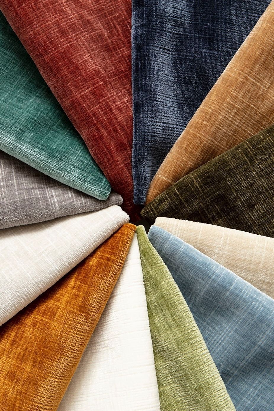 Muestrario de textiles en distintos colores y texturas